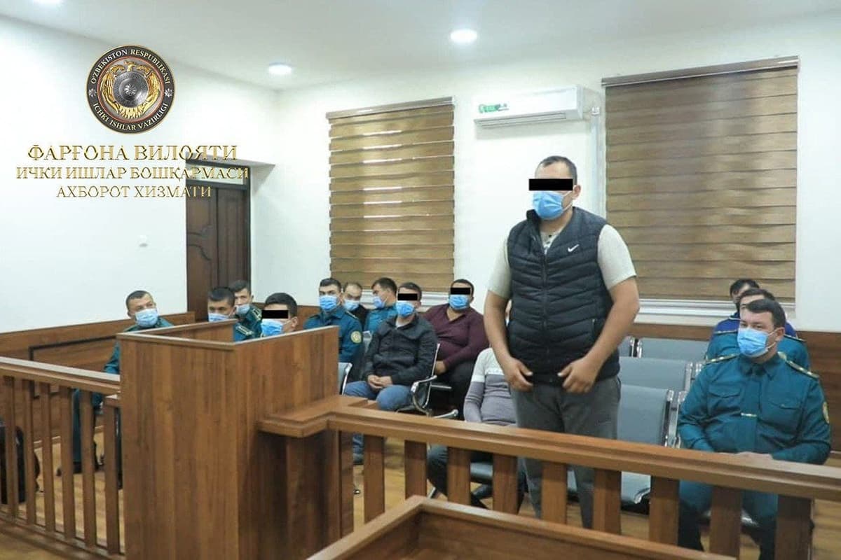 Олтиариқда ЙПХ инспектори ўрнатган йўл белгисини олиб ташлаган бир гуруҳ фуқароларга суд ҳукми ўқилди