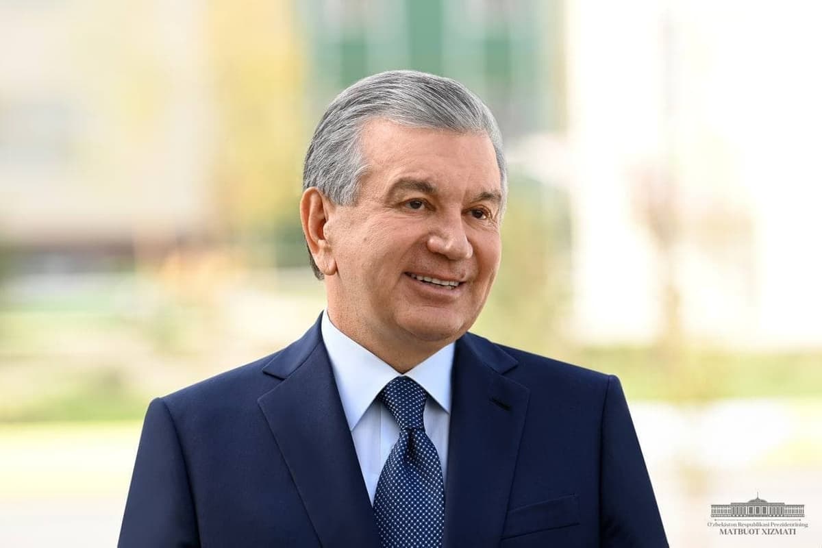 Shavkat Mirziyoyev o‘qituvchi va murabbiylarni tabriklab, soha xodimlaridan bir guruhini mukofotladi