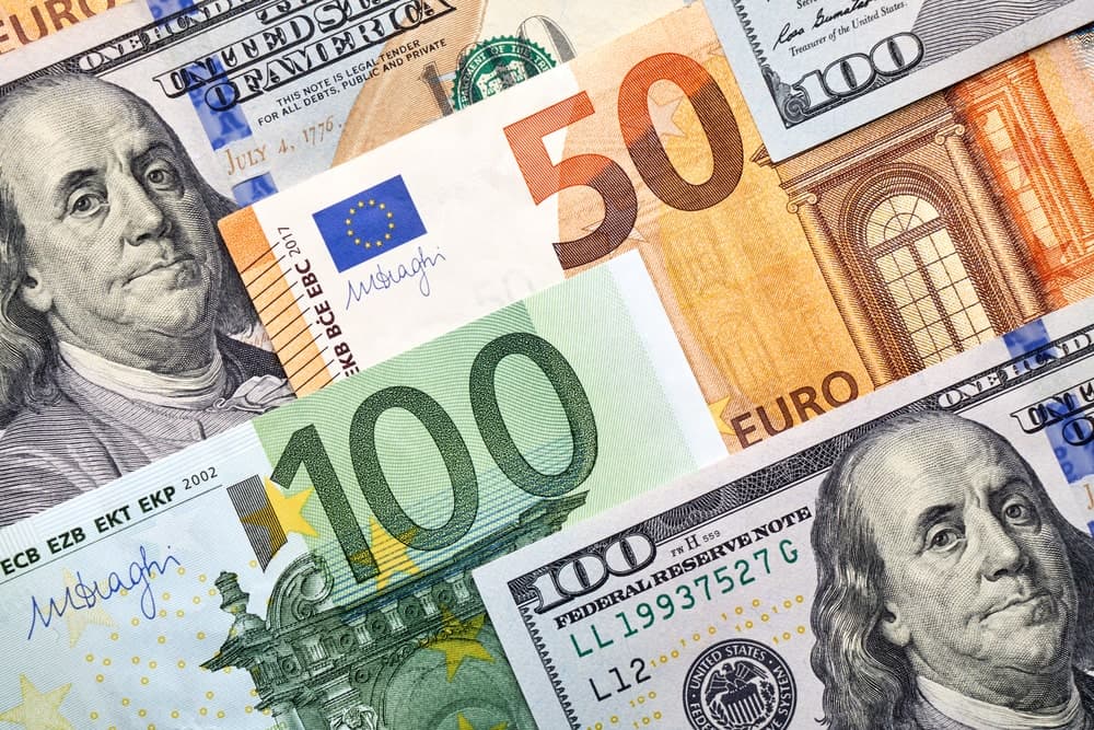 Yevroning dollarga nisbatan qiymati oxirgi 20 yildagi minimum darajada pasaydi