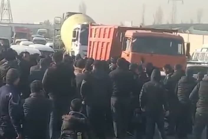 Qo‘yliq bozori buzilishidan norozi bo‘lib yo‘lni to‘sgan bozorchilar qamoqqa olingan