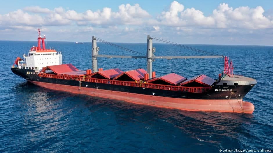 Украинанинг Чорноморск портидан дон ортилган яна икки кема йўлга чиқди