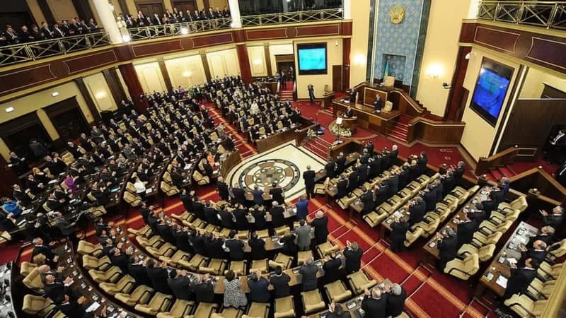 Назарбоев меросига зарба. Қозоғистонда конституция бўйича референдум ўтказилмоқда