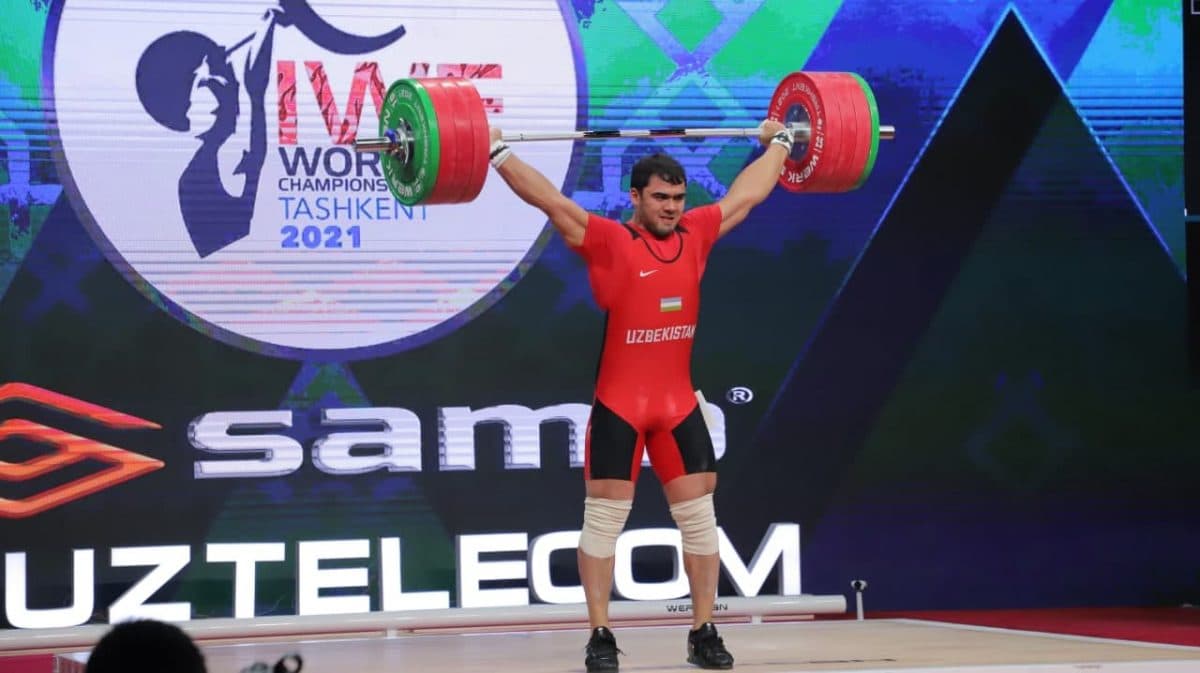 Акбар Джураев стал чемпионом мира по тяжелой атлетике
