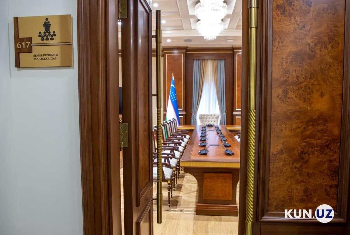 Tanqiddan keyin Senat qarori ochiqlandi. Shu bahona ming so‘mlik tanga dizayni ham ma’qullangani oydinlashdi