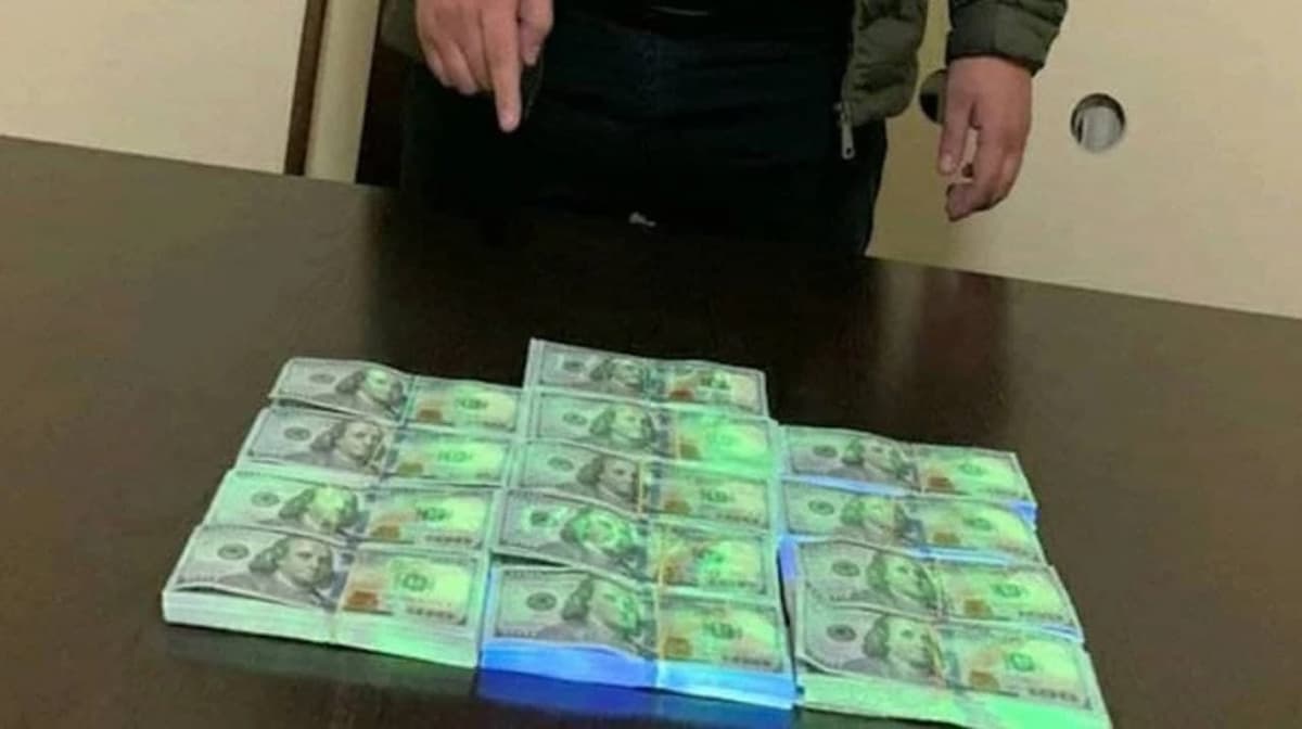 Senior specialist of Bekabad mayor’s office detained while taking $128,000 in bribe