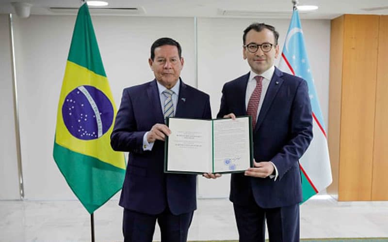 Ambassador of Uzbekistan presents his credentials to Vice President of Brazil