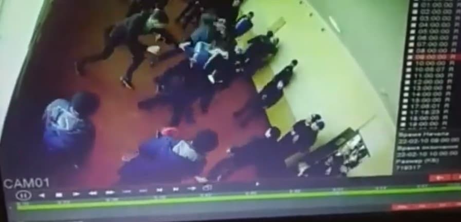 В школе Асакинского района между учениками произошла массовая драка