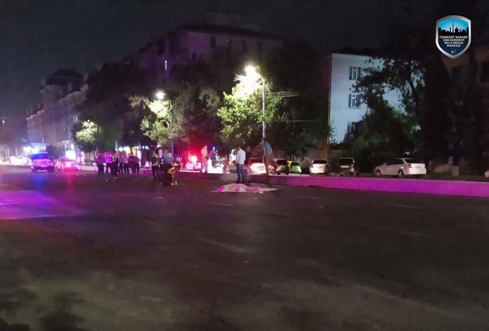 В Ташкенте пешеход погиб попав под колеса двух автомобилей
