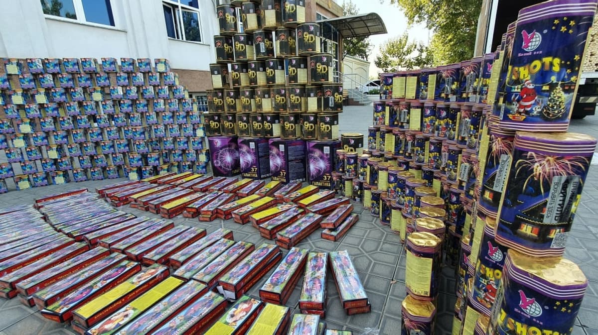 Customs officers detain 433 million soums worth of pyrotechnics in Tashkent