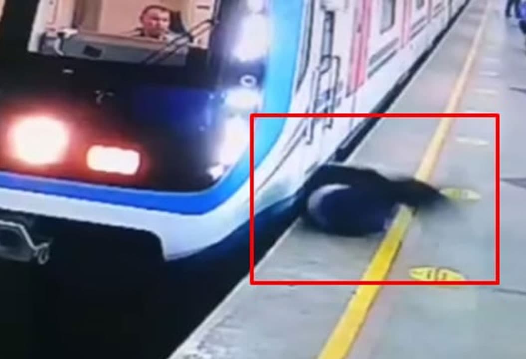 Toshkent metrosida 58 yoshli erkak poyezd yo‘liga tushib ketdi