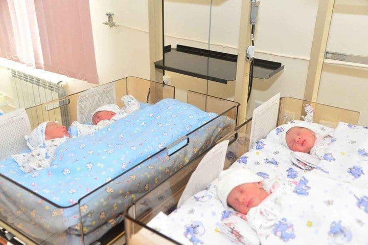 В Ташкентской области у супругов родились четверо близнецов