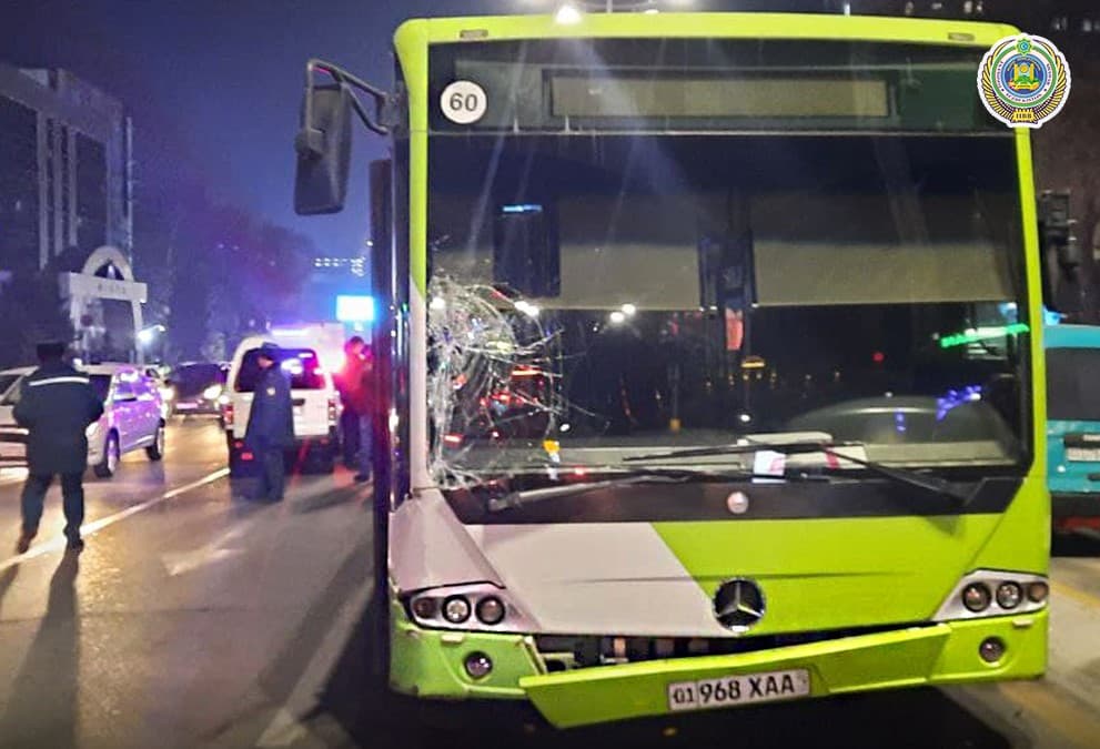 В Ташкенте пешеход погиб под колесами автобуса