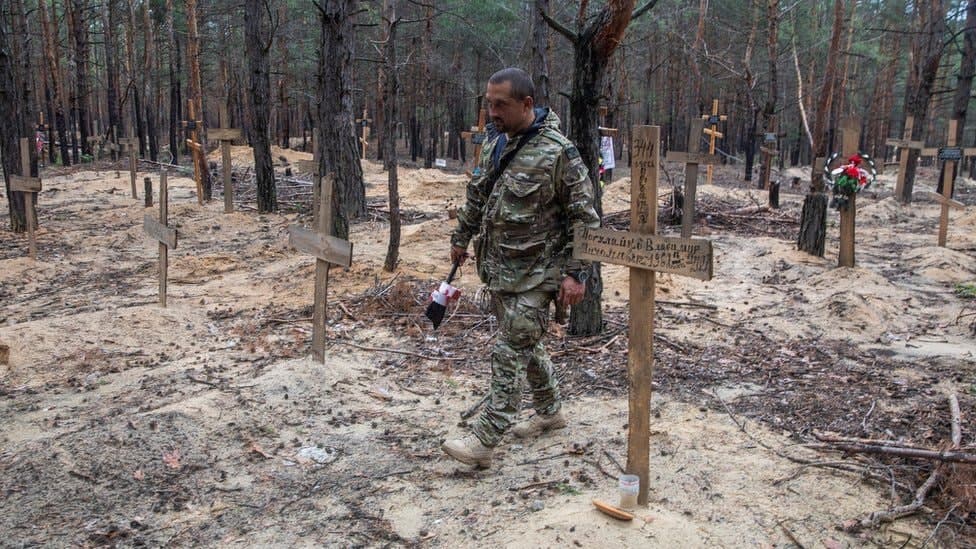 YeI Izyumdagi qabrlar haqida: Rossiya urushi qonli iz qoldiryapti