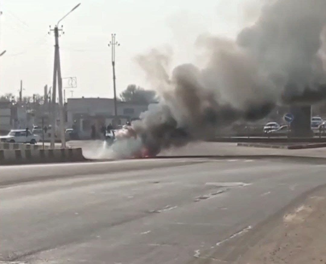 Qo‘ng‘irotda Cobalt va «Gaz 53» to‘qnashishi oqibatida mashinalarning biri yonib ketdi