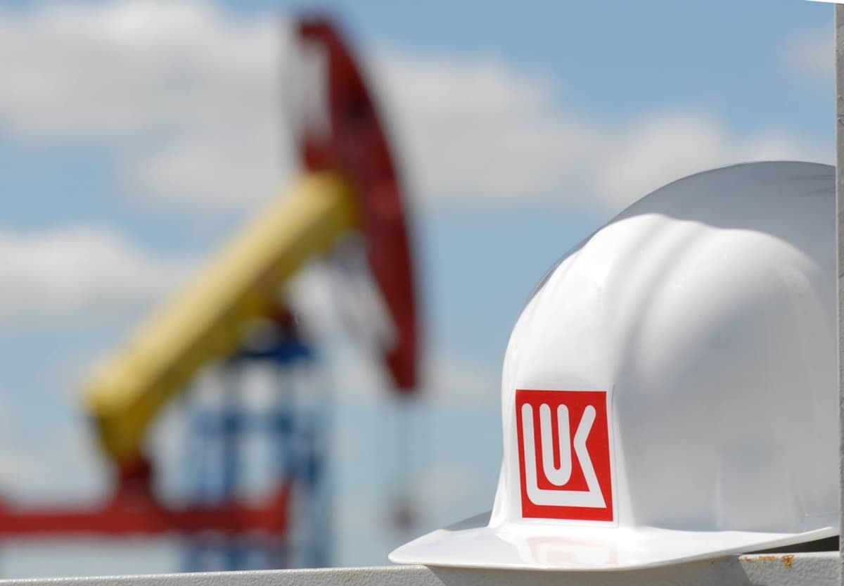 Некоторые сотрудники системы Lukoil в Узбекистане пожаловались на работу без отпусков. Минтруда начало проверку