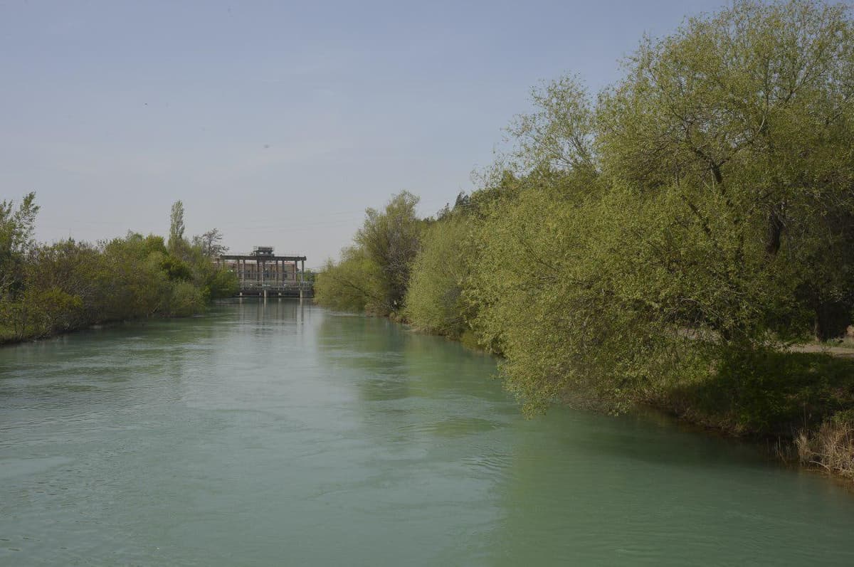 Bo‘zsuv kanalida suv qora rangda ekaniga rasmiy izoh berildi