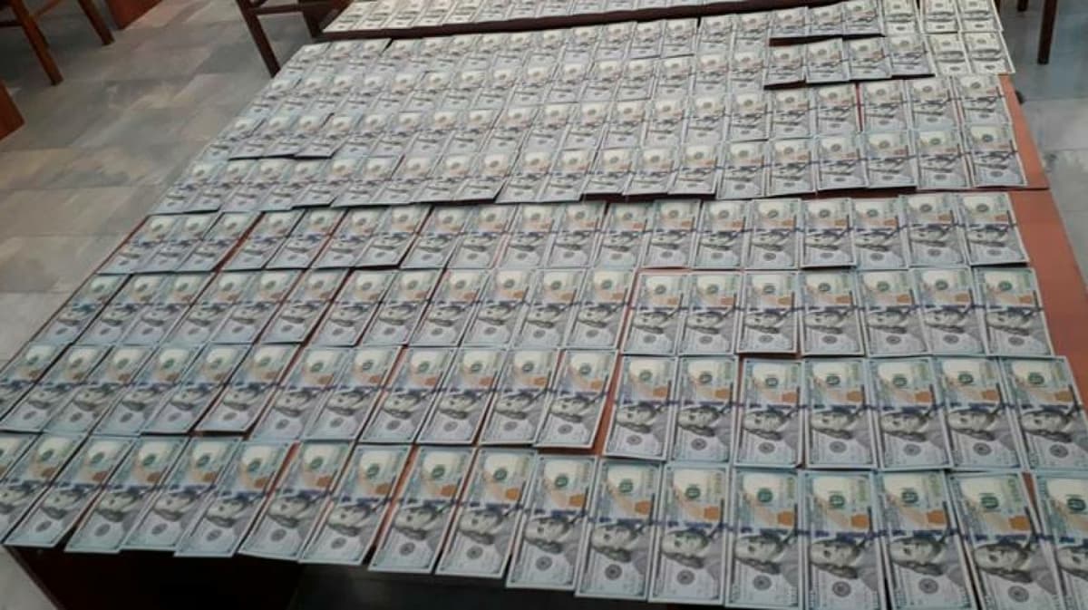 Border police detain woman who tried to smuggle $20,000 out of Uzbekistan