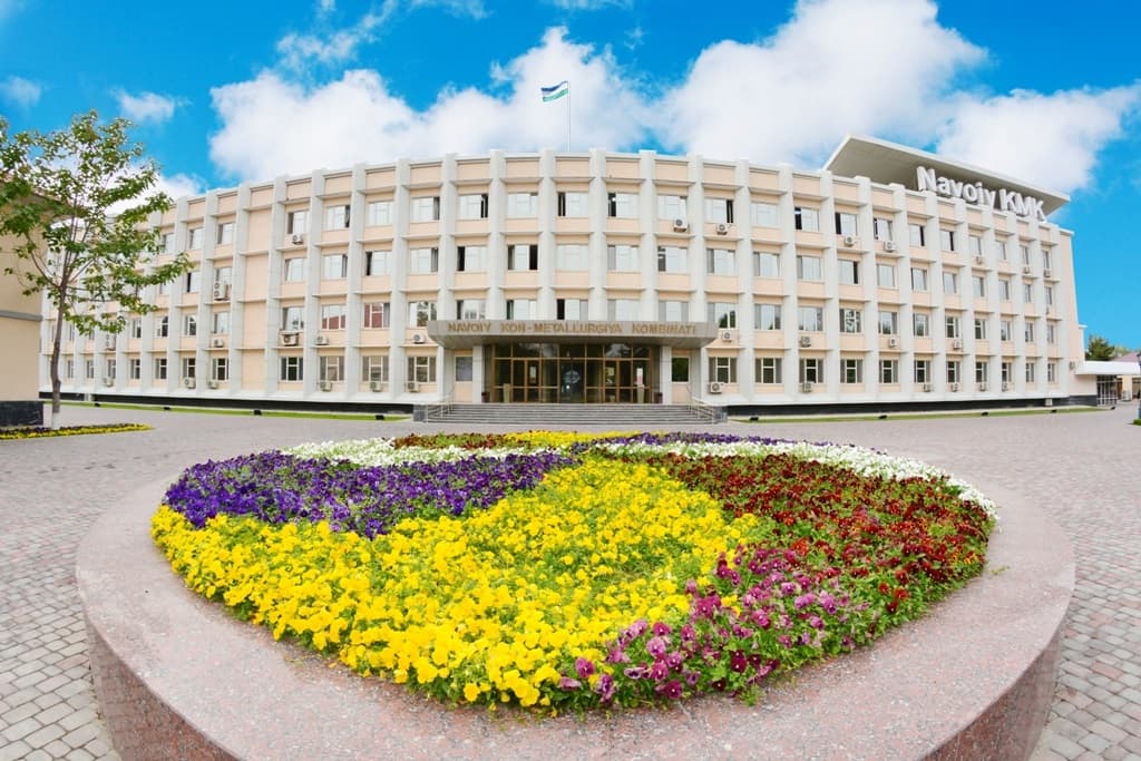 Навоийда конда автоағдаргич ёниб кетди. Ҳайдовчи ҳалок бўлган