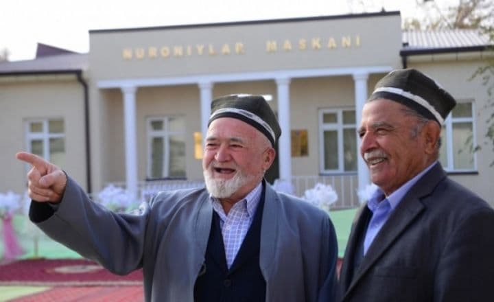 Пенсионеров-ветеранов труда закрепят за молодежью