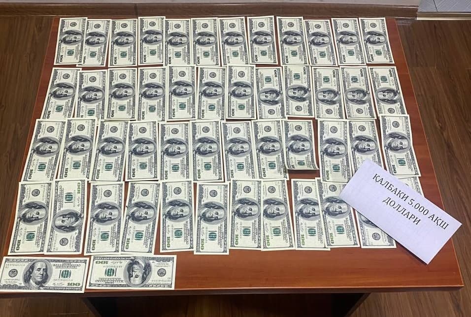 Toshkentda qalbaki 5 ming dollarni muomalaga kiritayotgan shaxslar ushlandi