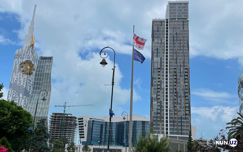 Batumi - sayyohlar maskani. Dengiz bo‘yidagi shahardan reportaj