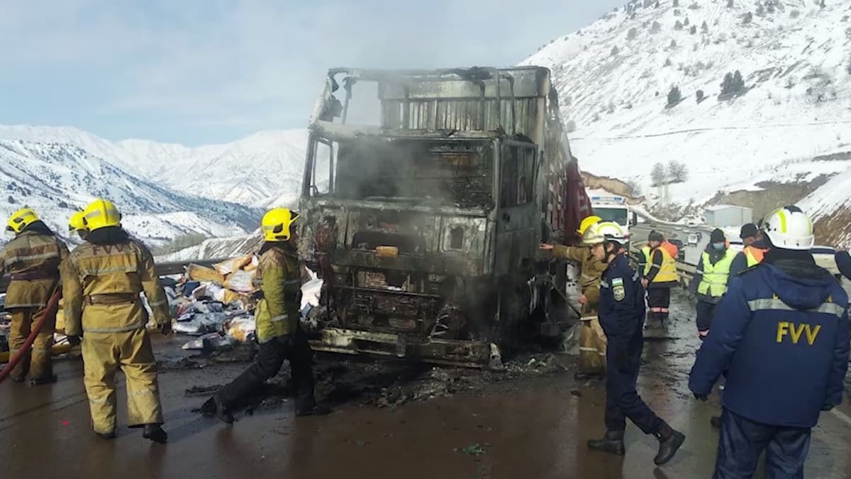 На перевале «Камчик» загорелся грузовой автомобиль