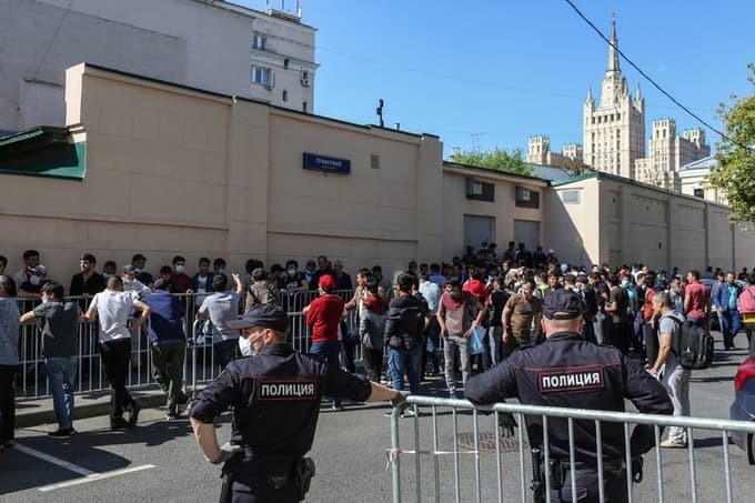 Number of Uzbek labor migrants in Russia rising exponentially 