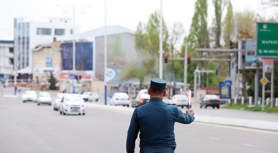 Toshkent viloyatida spirtli ichimlik ichib mashina boshqargan haydovchi YPX xodimiga 1 million so‘m pora berayotganda ushlandi
