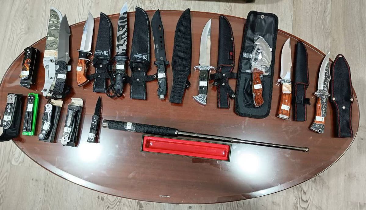 Man attempts to smuggle almost 900 million soums worth of cold weapons into Uzbekistan  