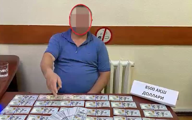 Оперативники СГБ задержали работника Янгиабадского рынка в Ташкенте, который требовал от бизнесмена $10 000