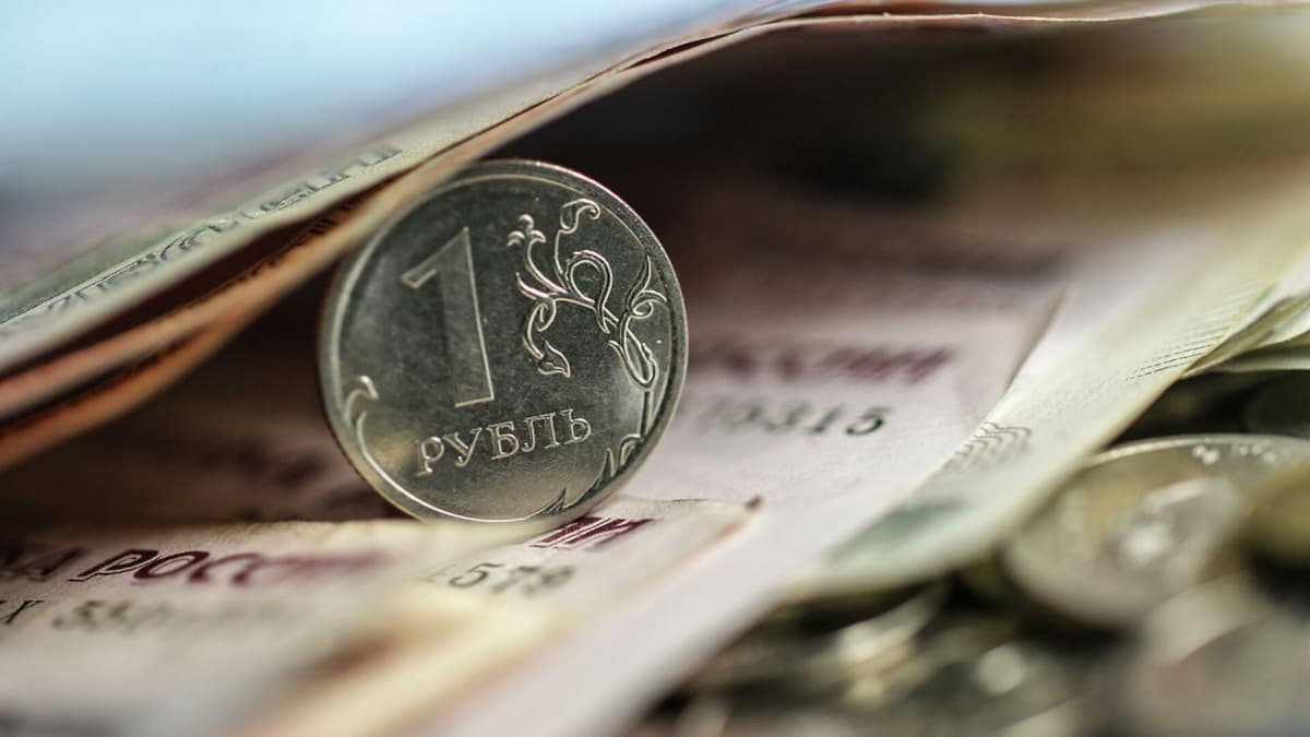 Курс рубля упал до 168 сумов