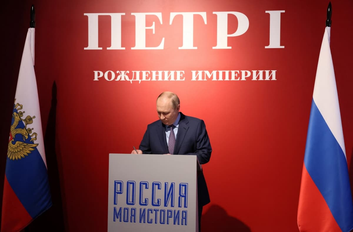 Путин сравнил себя с Петром I и назвал своей задачей возвращение территорий 