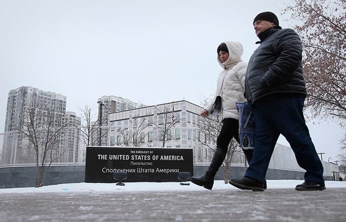AQShning Kiyevdagi elchixonasi amerikaliklarni Ukrainani zudlik bilan tark etishga chaqirdi