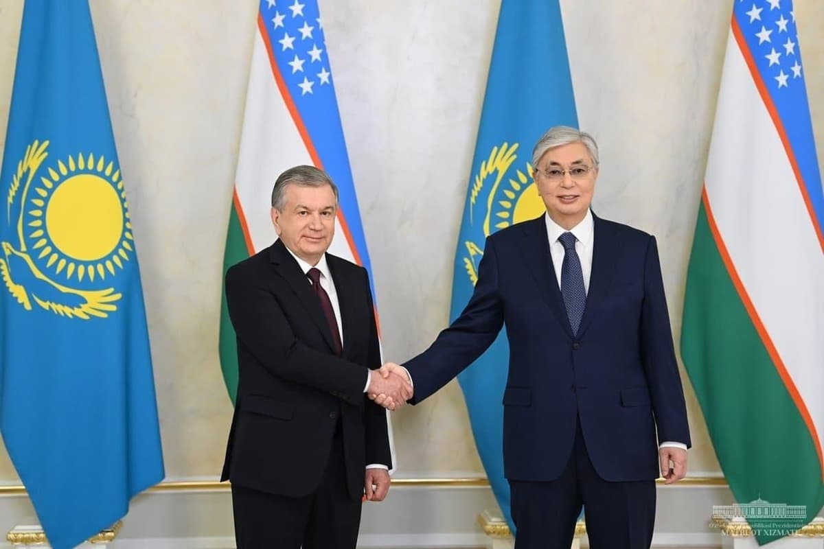 «Iqtisodiyotlarimiz raqobat qilmaydi, bir-birini to‘ldirib turadi» - Oqo‘rdada Mirziyoyev va To‘qayev muzokaralari o‘tkazildi