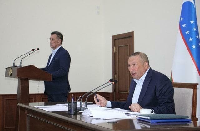 Jizzaxda deputatlarga viloyat kengashi sessiyasiga telefonsiz kirish va viloyat hokimiga savol bermaslik sharti qo‘yildi