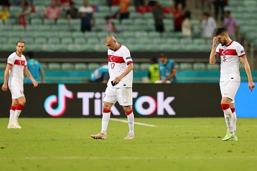 Turkiya futboli quyoshi botmoqda: Televizion shartnoma arzonlashdi, top-klublar qarzlarga botib ketdi