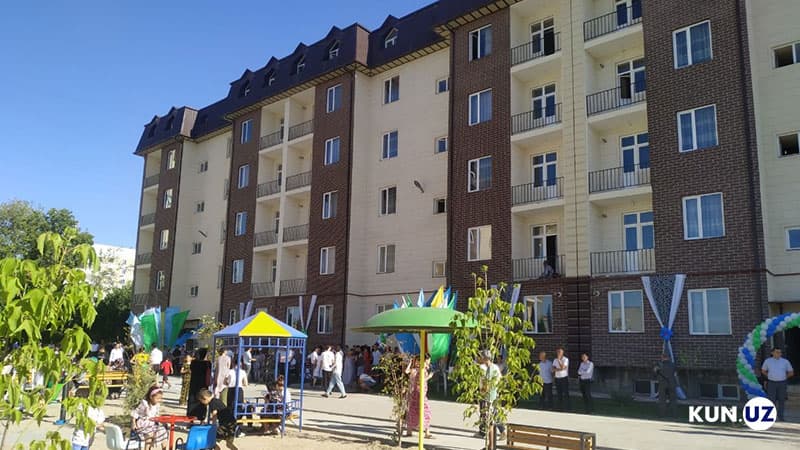 В Самарканде хокимият и предприниматель построили 114 домов для малоимущих