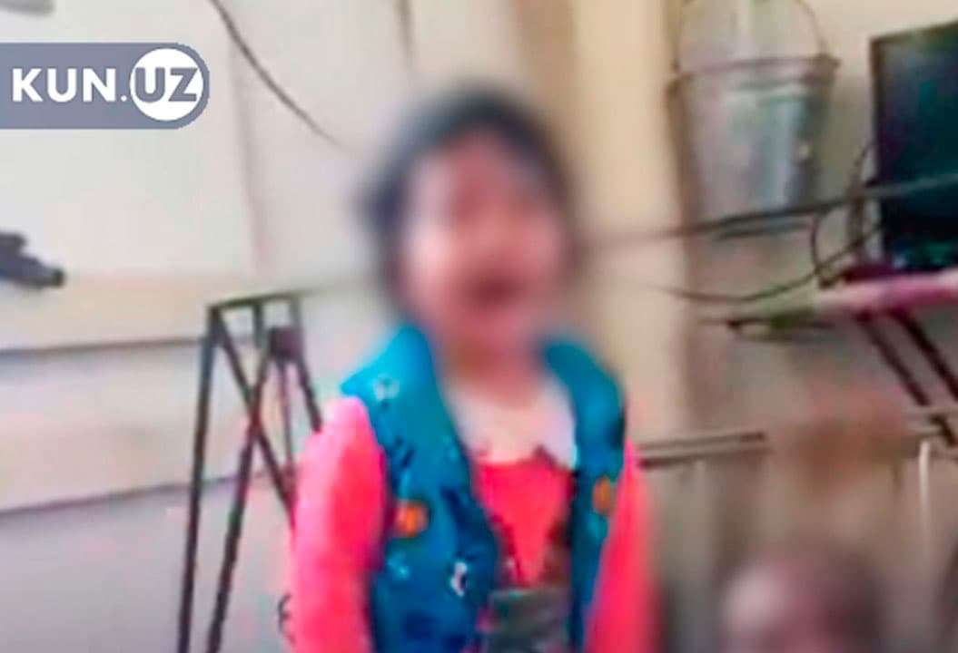 «Bir «oshibka»san, xolos» - Xo‘jaylida ayol yosh bolalarini kaltaklab, xo‘rlashi aks etgan video tarqaldi 
