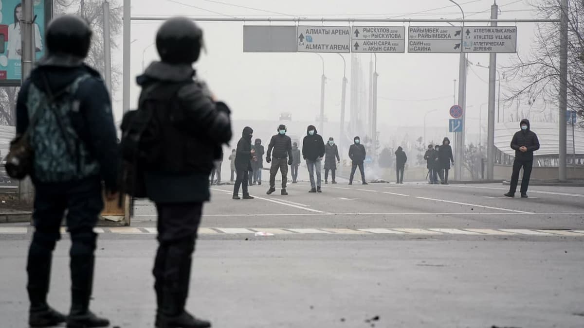 Qirg‘iziston Qozog‘istondagi fuqarolarini evakuatsiya qilishni boshladi – OAV