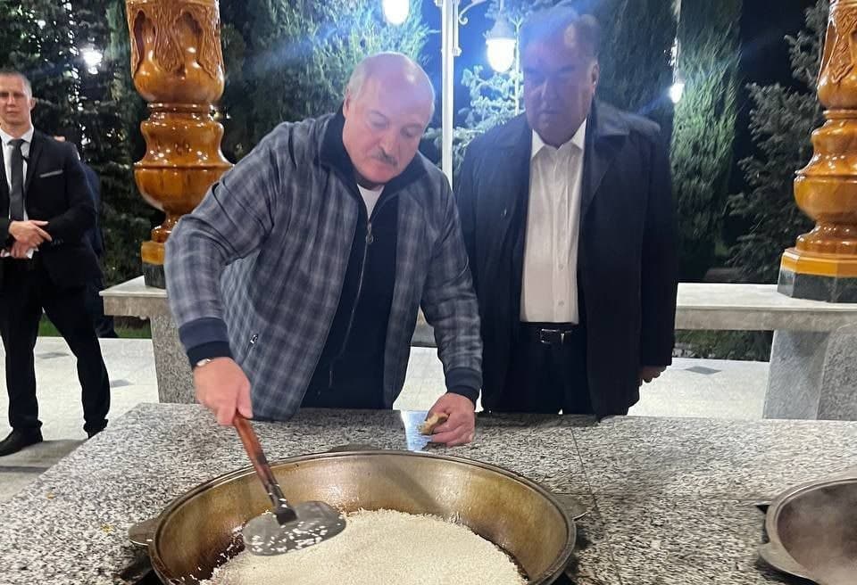 В Таджикистане Лукашенко рассказали рецепт плова