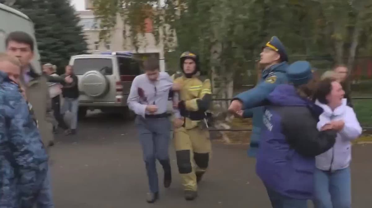 В школе в Ижевске произошла стрельба