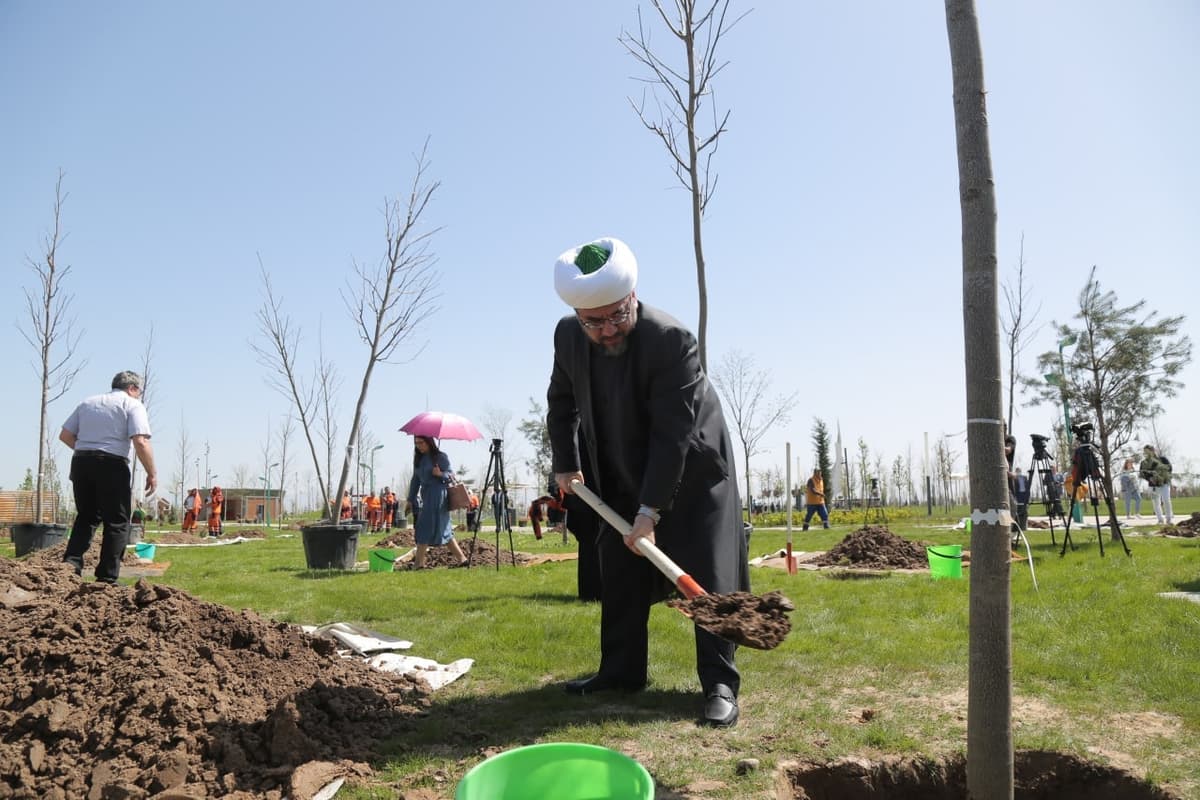 Diniy soha vakillari va rasmiylar «Bag‘rikenglik bog‘i»da ko‘chat o‘tqazishdi (foto)