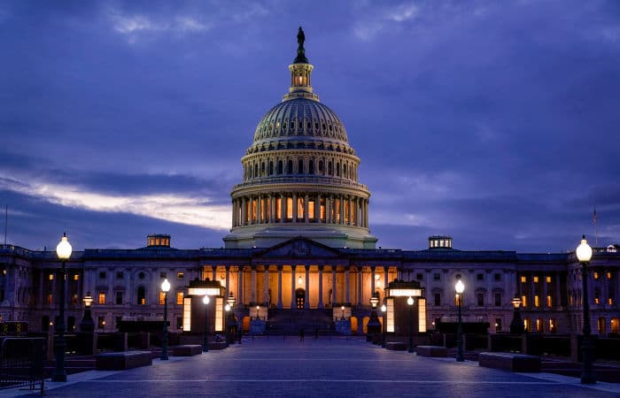 Сенат США проголосовал за повышение лимита госдолга до $31,4 трлн