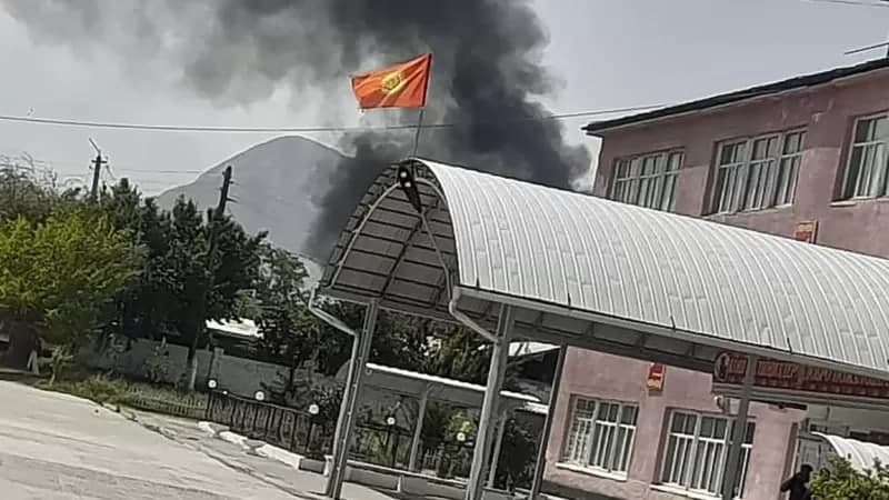 Qurbonlar soni 100 ga yaqinlashdi: Qirg‘iziston-Tojikiston chegarasida nimalar bo‘lmoqda?