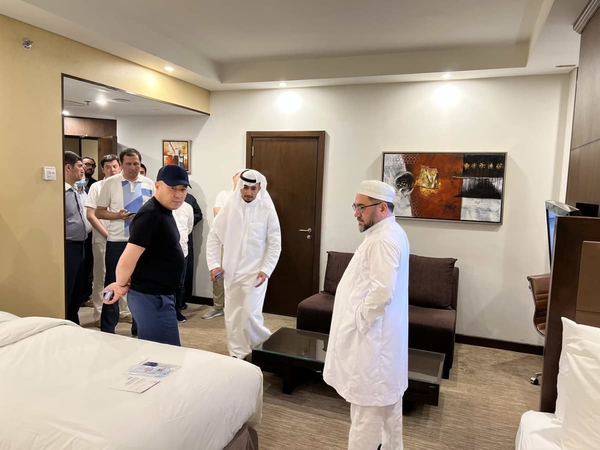 Uzbek delegation selecting hotels in Saudi Arabia for pilgrims