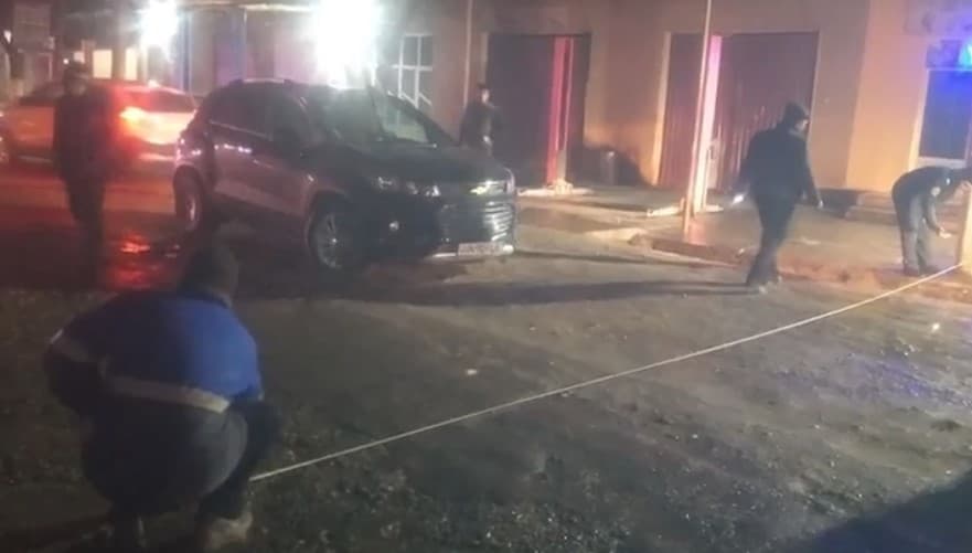 Denovda 10-sinf o‘quvchisi otasining mashinasi bilan 1-guruh nogironini urib yubordi. Fuqaro vafot etdi