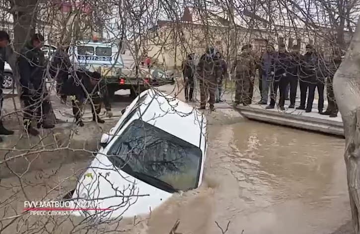Buxoroda Cobalt bilan to‘qnashgan Nexia 3 kanalga tushib ketdi