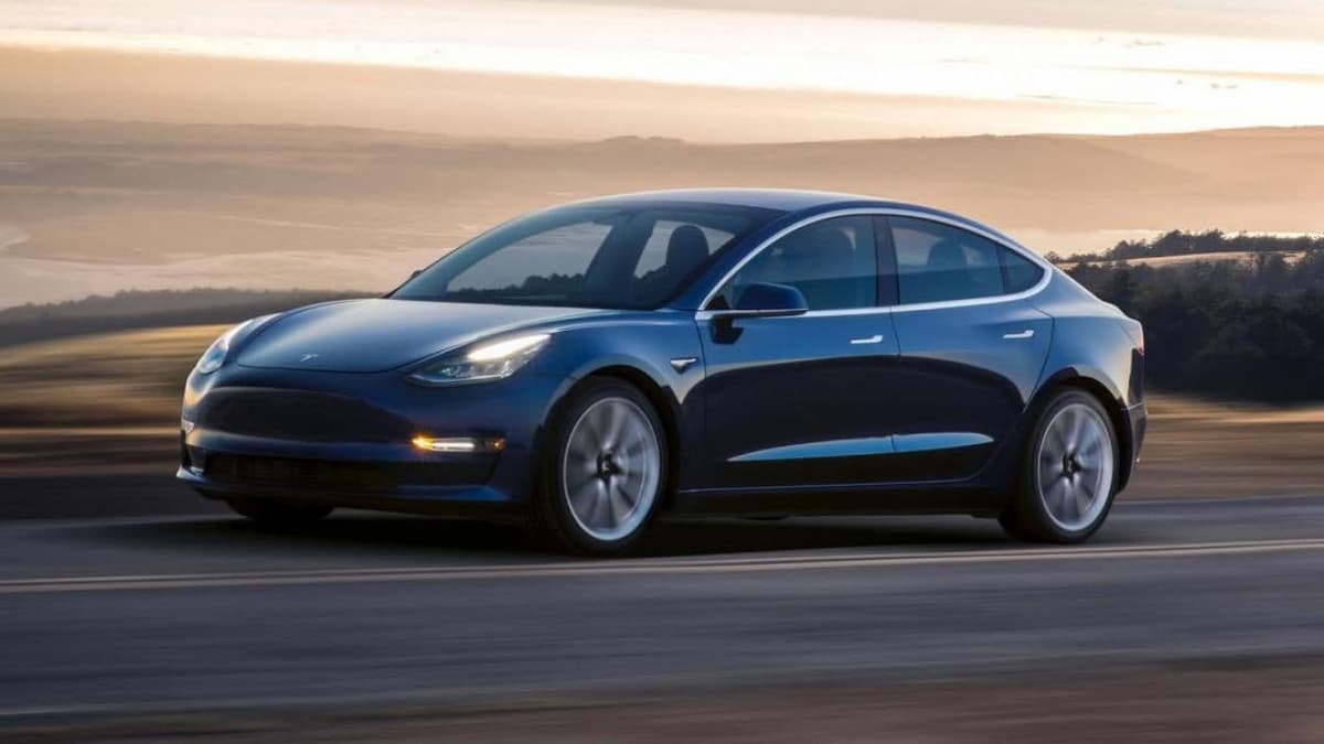 Tesla'нинг 500 мингга яқин машинаси носозлиги сабаб заводга қайтарилди