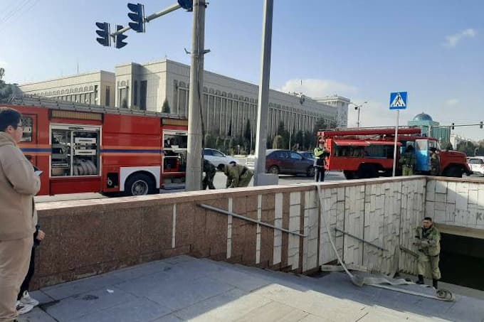 «Kosmonavtlar»da vagonlardan biri tutab ketdi