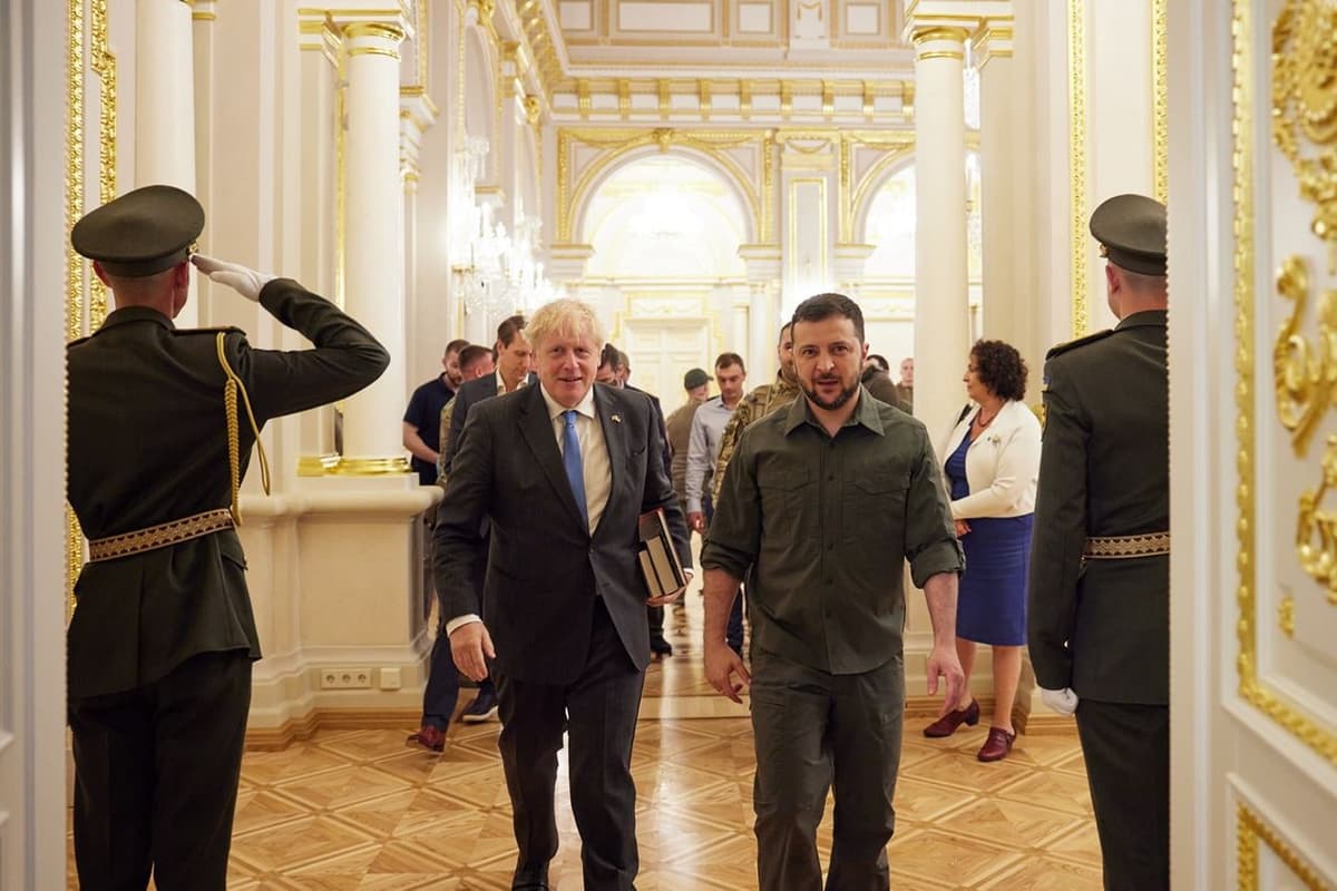 Борис Джонсон прилетел в Киев 